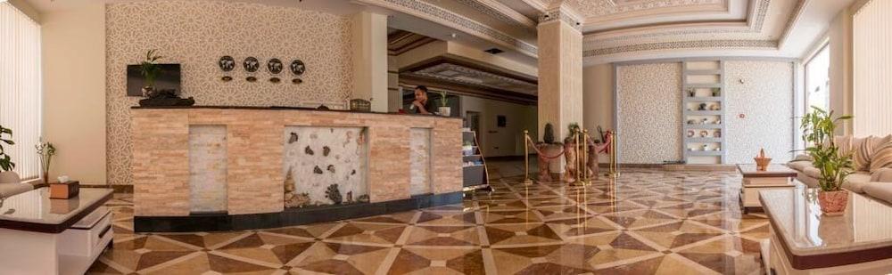 Farah Hotel Apartment Maszkat Kültér fotó