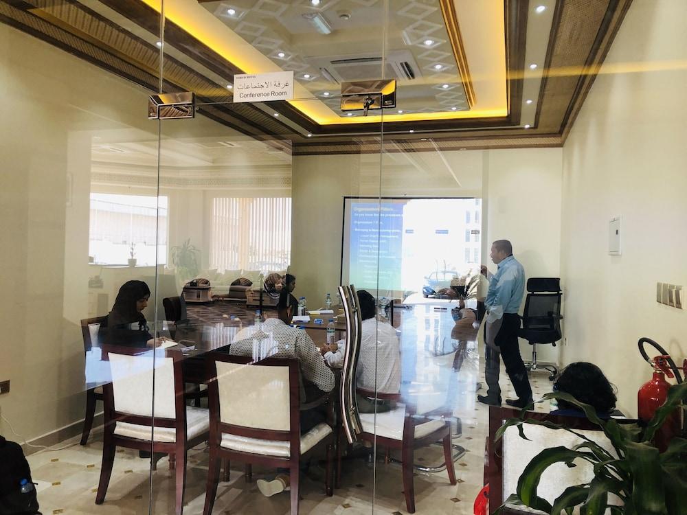 Farah Hotel Apartment Maszkat Kültér fotó